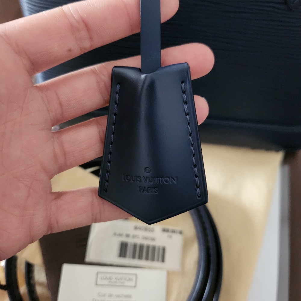 LV alma bb epi indigo - Picture 9 of 11